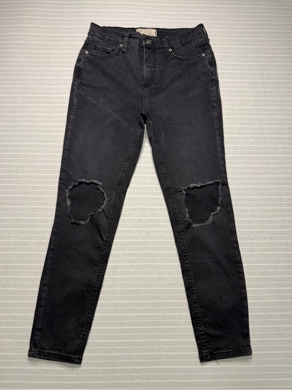 Free People Distressed Black Jeans - Size 29
Such